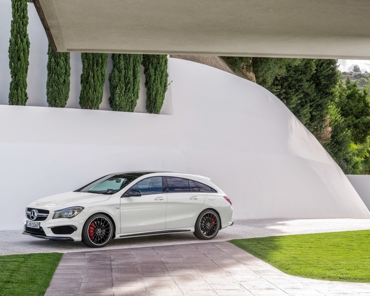 Mercedes CLA 45 AMG 2015 for 1280 x 1024 resolution