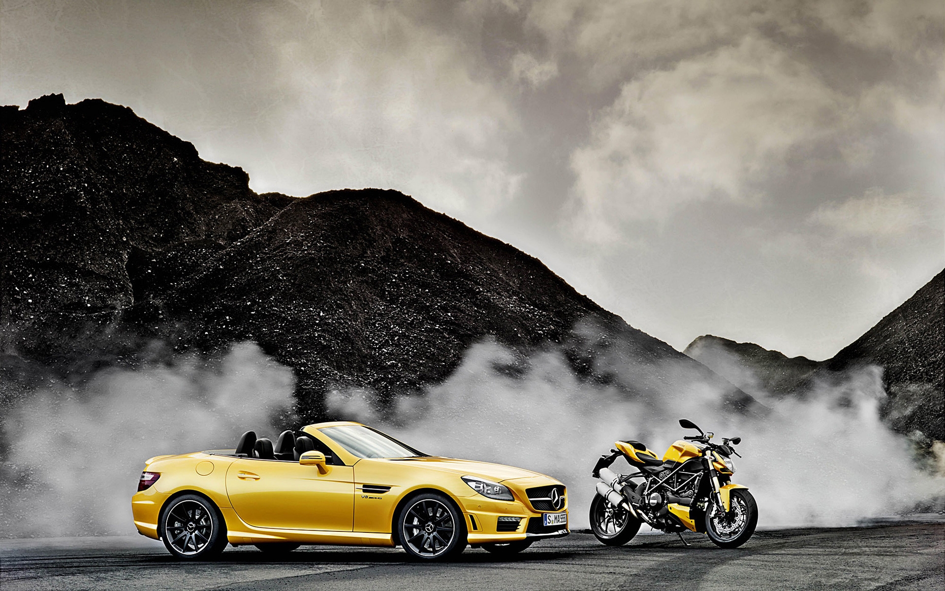 Mercedes SLK AMG and Ducati Streetfighter for 1920 x 1200 widescreen resolution