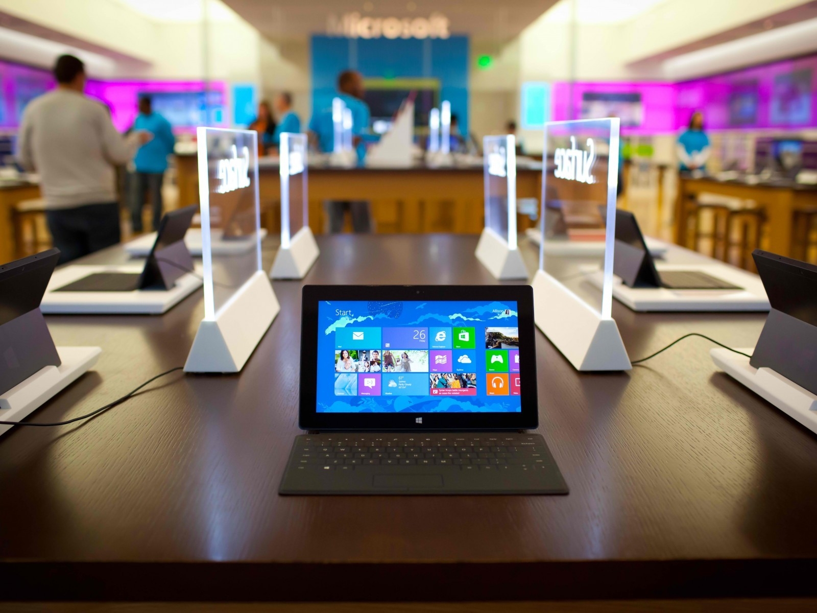 Microsoft Surface Pro Windows 8 Tablet for 1600 x 1200 resolution