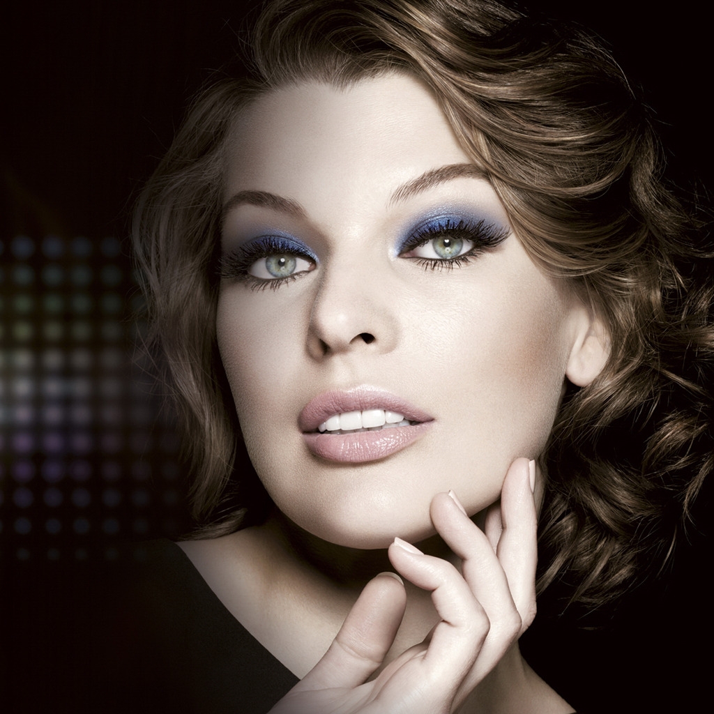 Milla Jovovich Beautiful for 1024 x 1024 iPad resolution