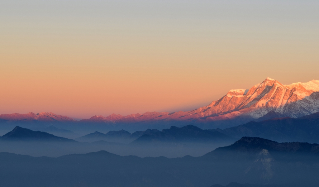 Minimal Mountains Tops for 1024 x 600 widescreen resolution