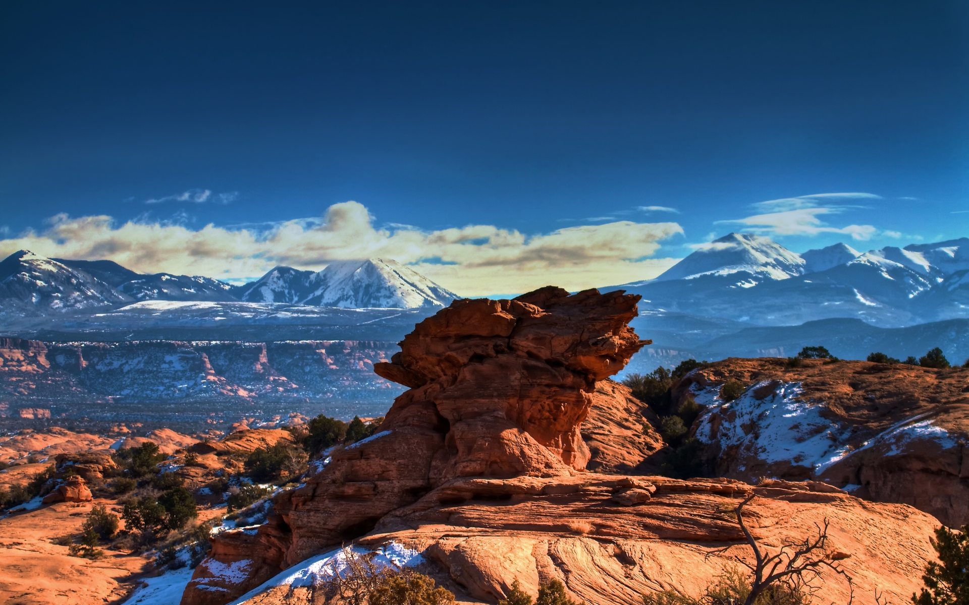 Moab Utah Mountains for 1920 x 1200 widescreen resolution