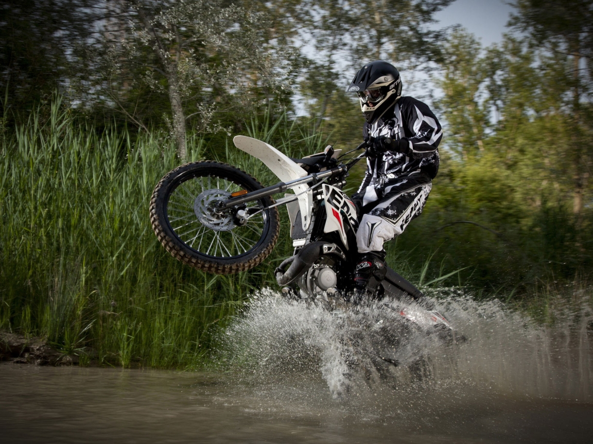 Motorcycle Obstacle Race for 1152 x 864 resolution