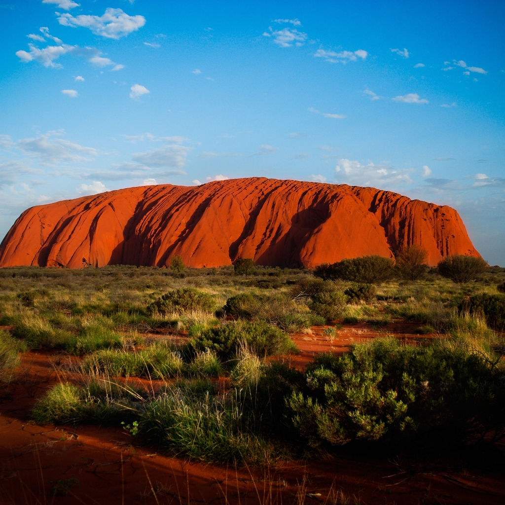 Mount Uluru for 1024 x 1024 iPad resolution