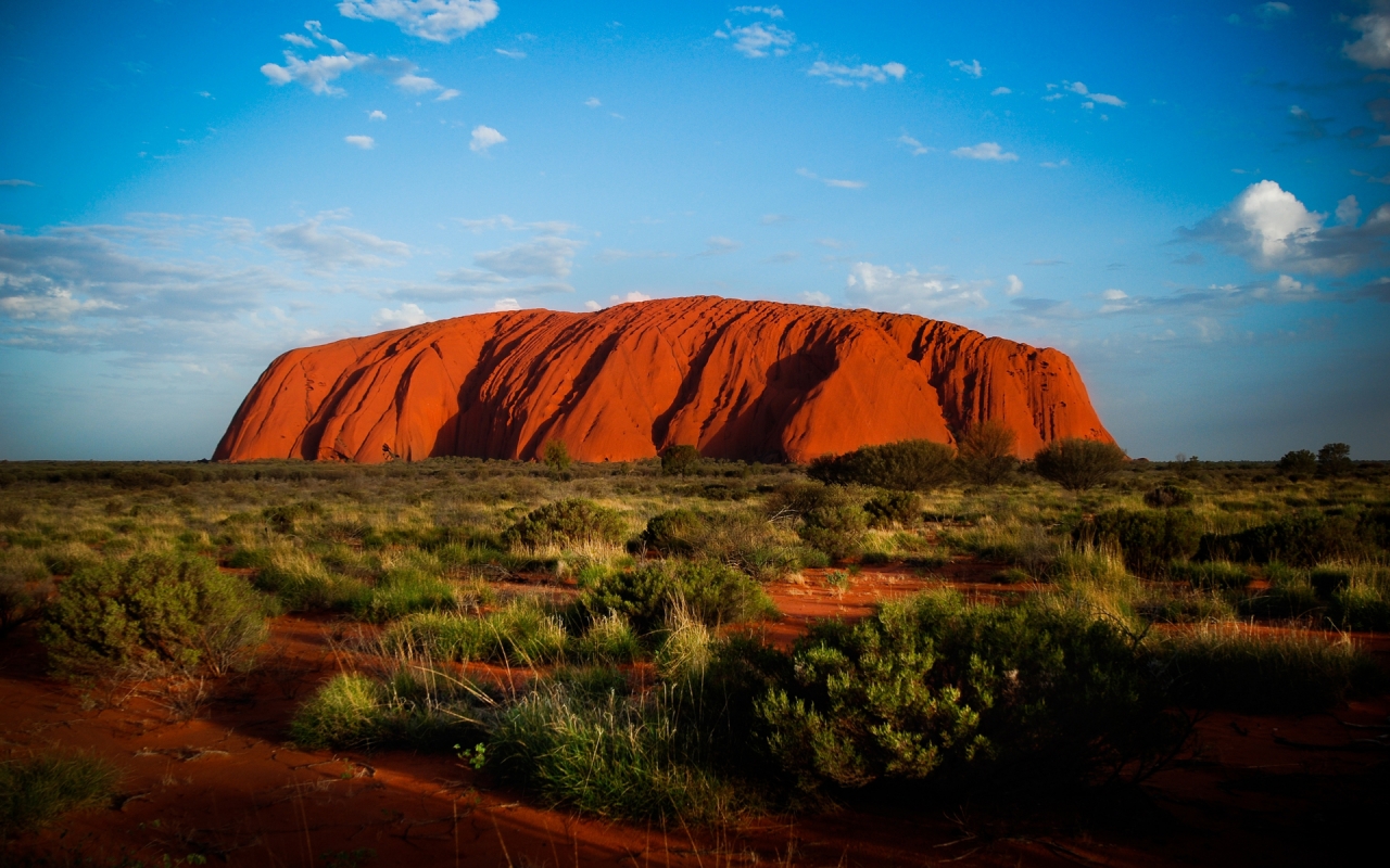 Mount Uluru for 1280 x 800 widescreen resolution