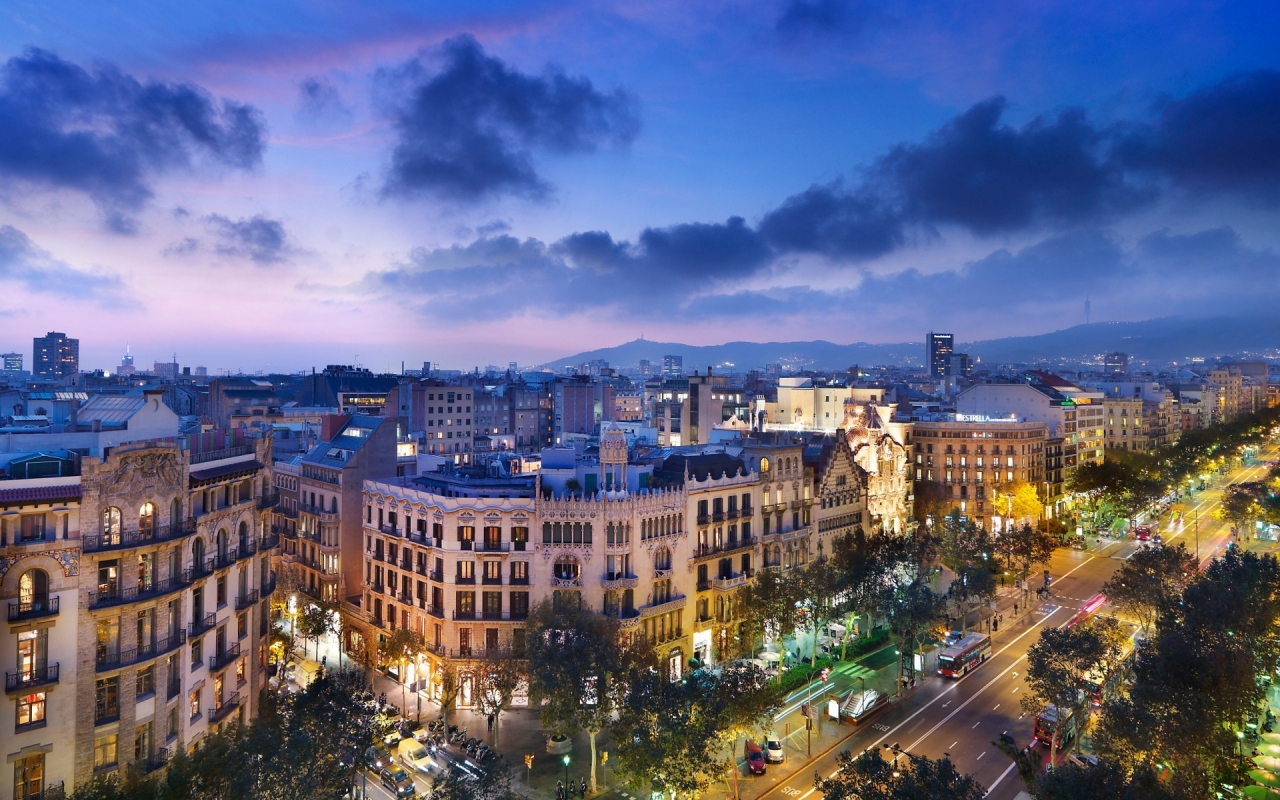 Night in Barcelona for 1280 x 800 widescreen resolution