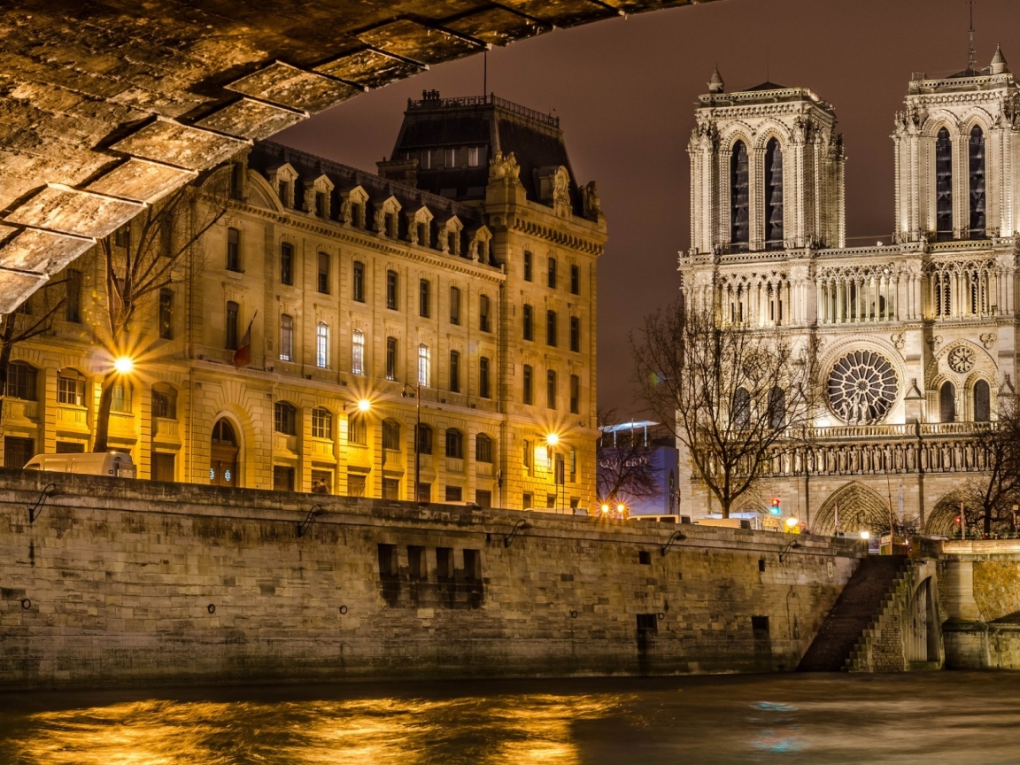 Notre Dame de Paris Front View for 1152 x 864 resolution