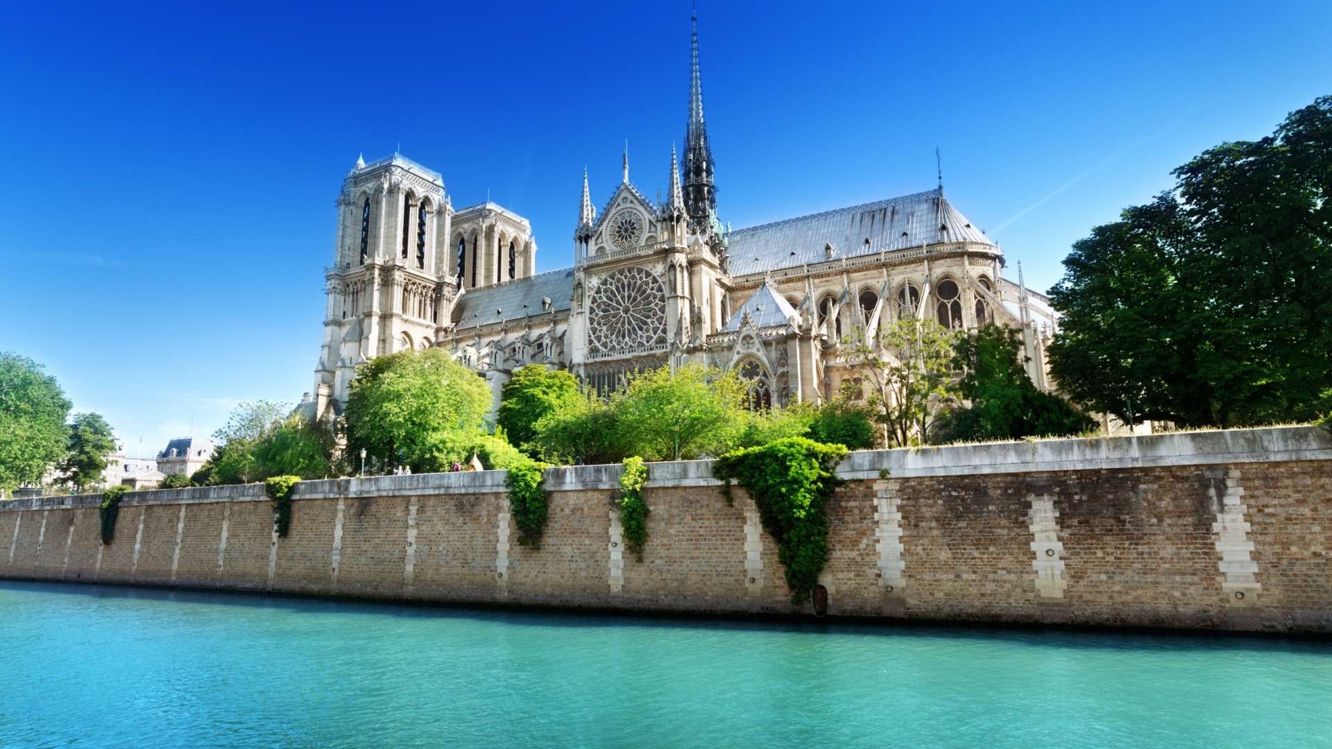 Notre Dame de Paris Side View for 1920 x 1080 HDTV 1080p resolution