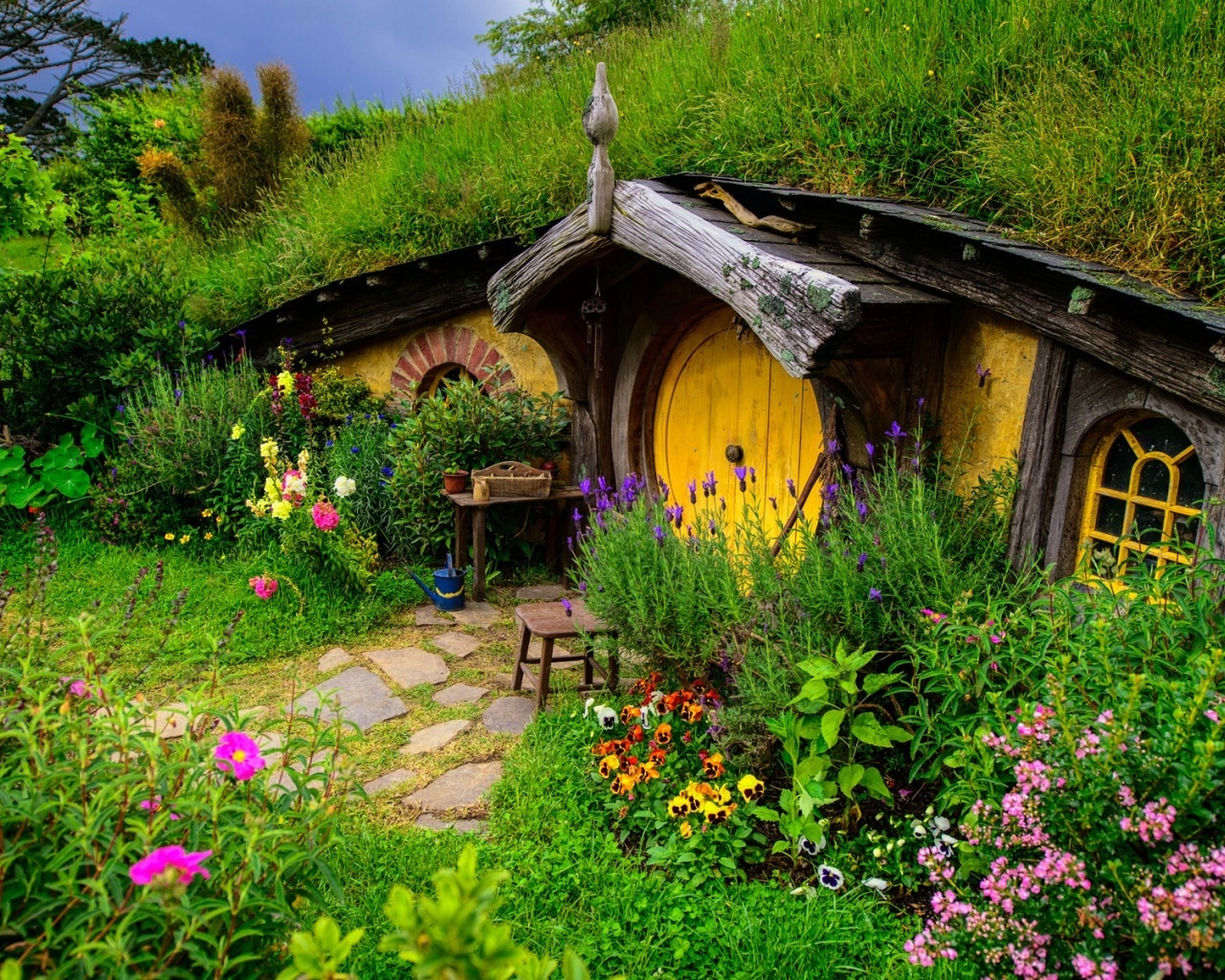 Old Beautiful Cottage for 1280 x 1024 resolution