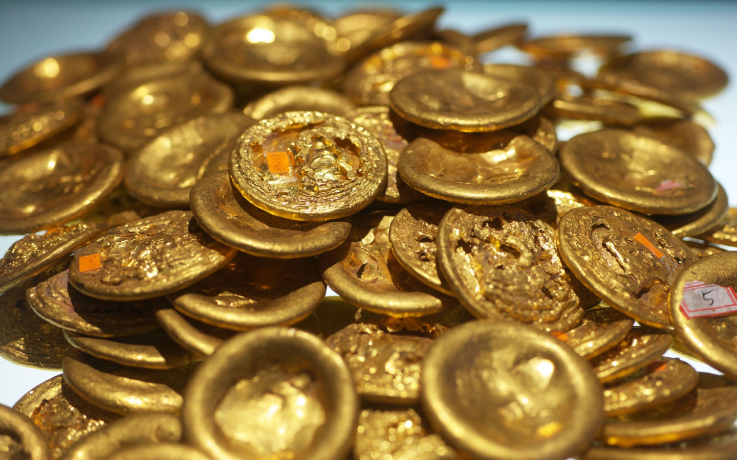 Old Chinese Gold Coins for 1440 x 900 widescreen resolution