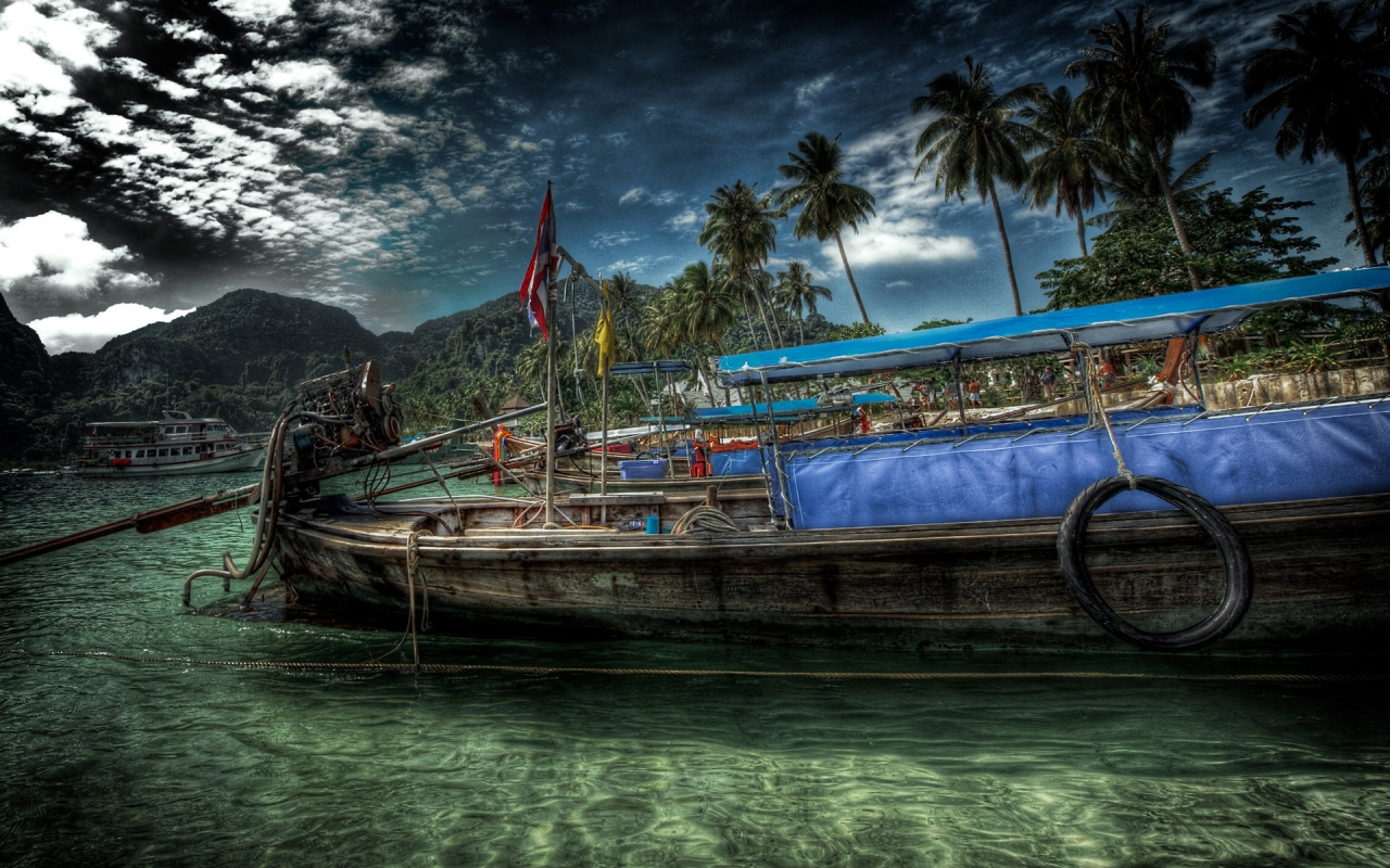 Old HDR Boat for 1280 x 800 widescreen resolution