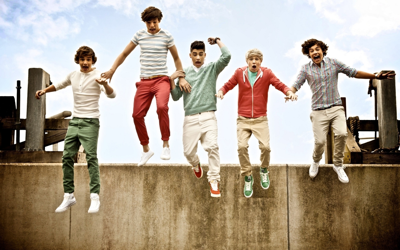 One Direction Jumping for 1280 x 800 widescreen resolution