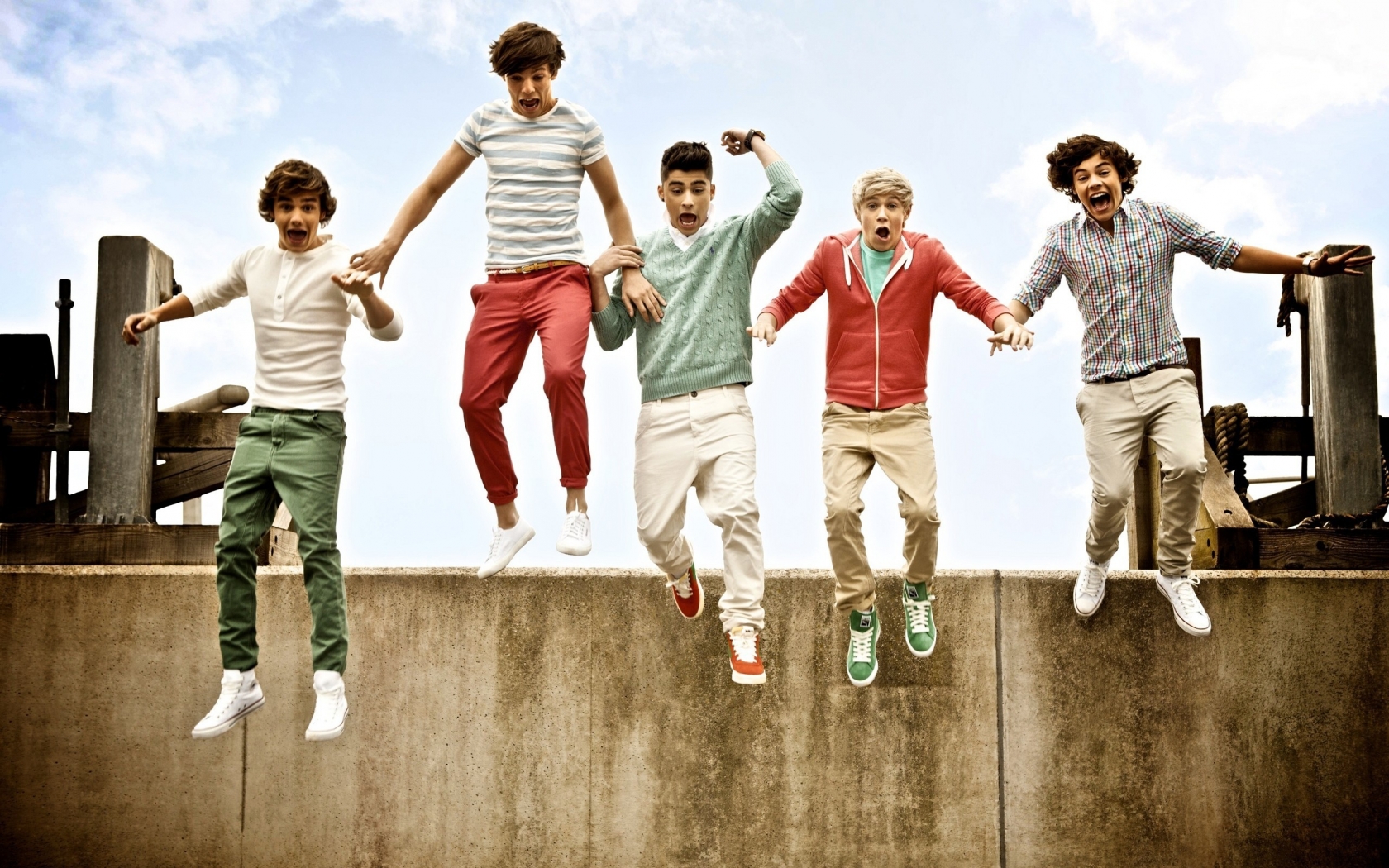 One Direction Jumping for 1680 x 1050 widescreen resolution