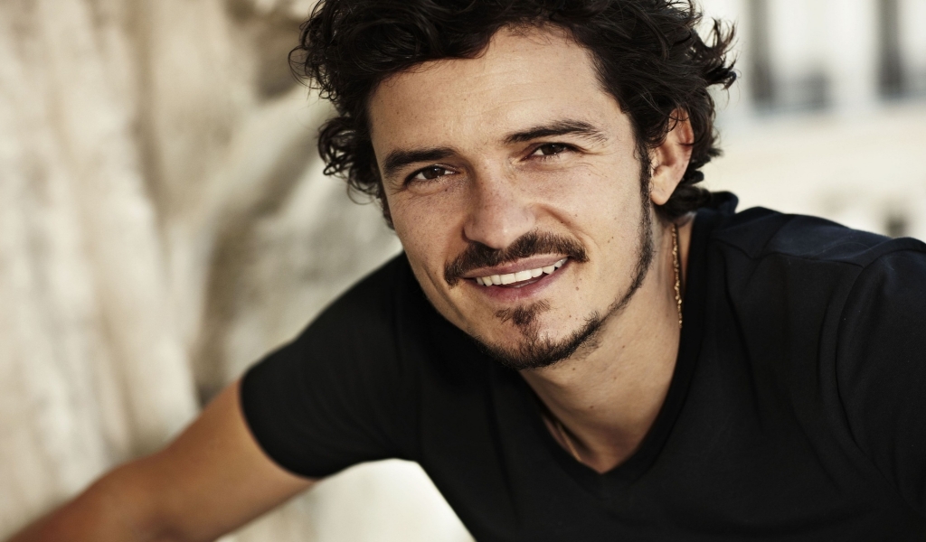 Orlando Bloom Smile for 1024 x 600 widescreen resolution