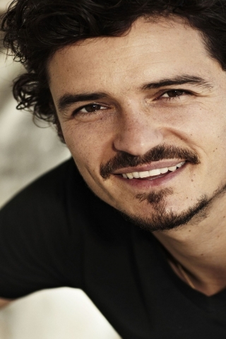 Orlando Bloom Smile for 320 x 480 iPhone resolution