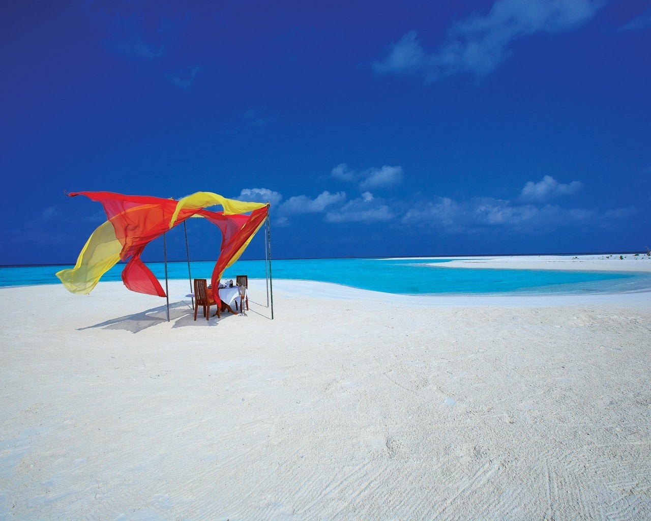 Paradise Island Maldives for 1280 x 1024 resolution