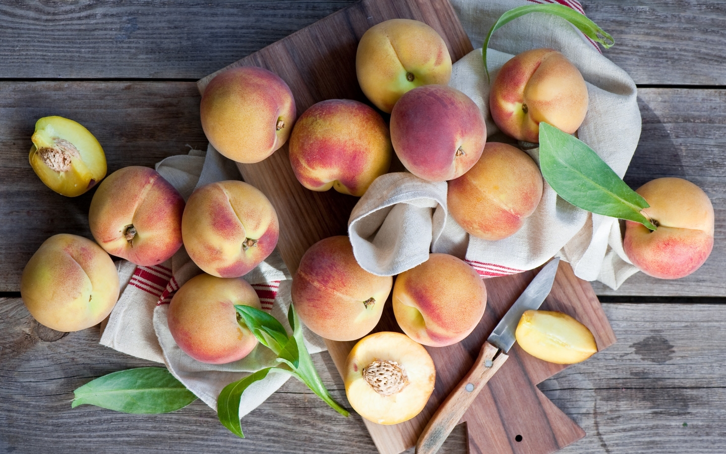 Peaches for 1440 x 900 widescreen resolution