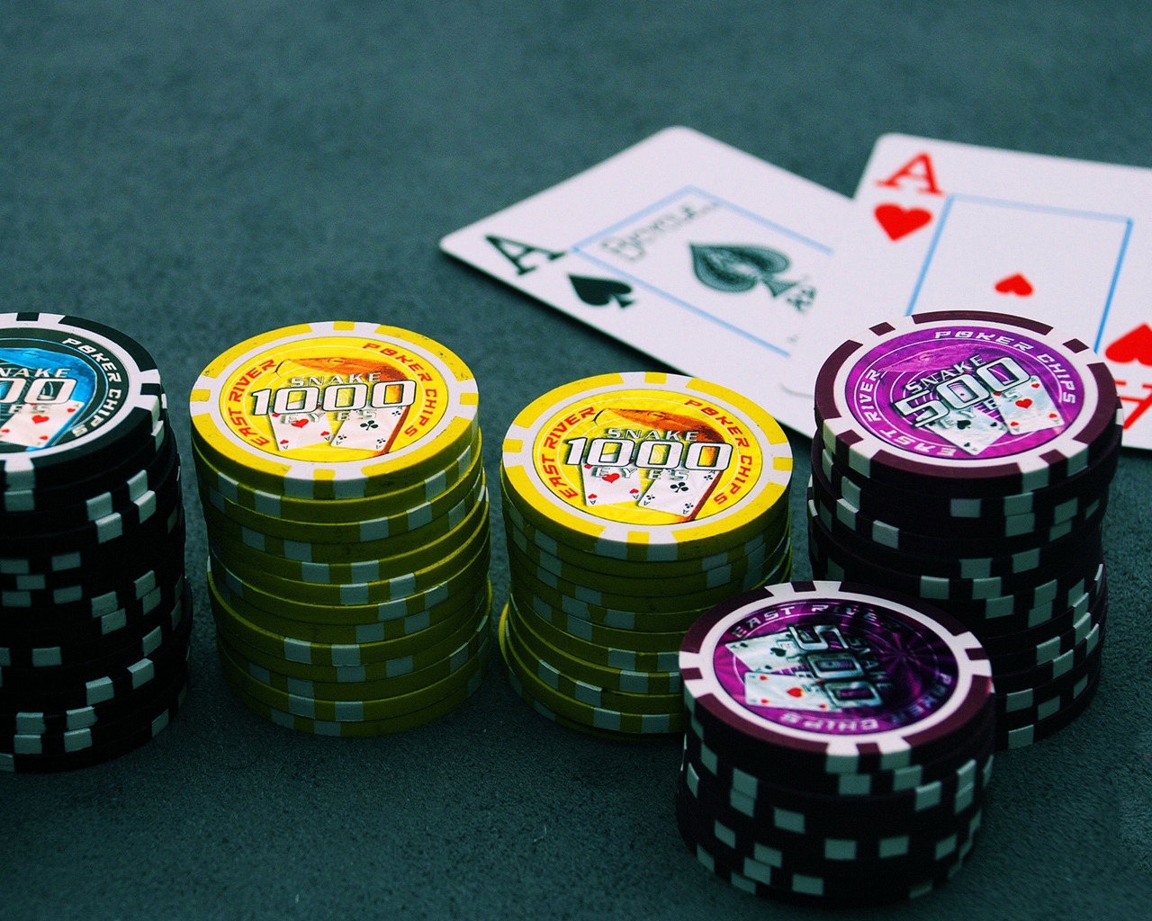 Poker for 1280 x 1024 resolution