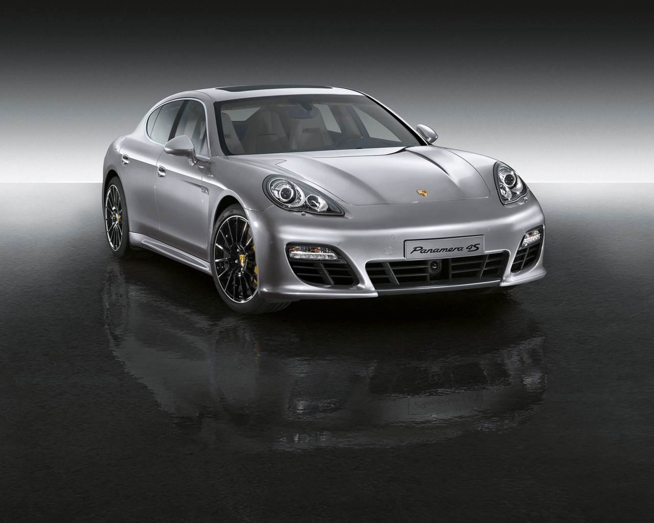 Porsche Panamera Individualization Front Angle for 1280 x 1024 resolution