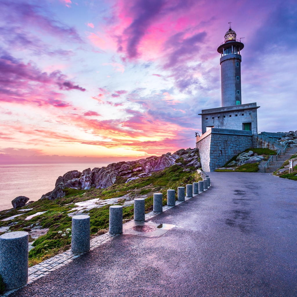 Punta Nariga Spain Lighthouse for 1024 x 1024 iPad resolution