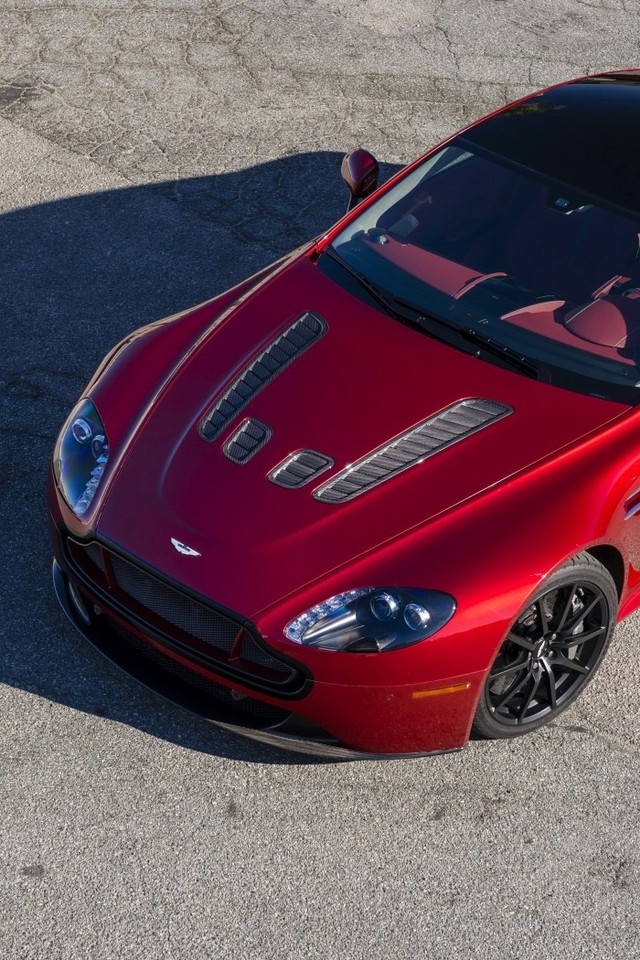 Red Aston Martin V12 Vantage for 640 x 960 iPhone 4 resolution