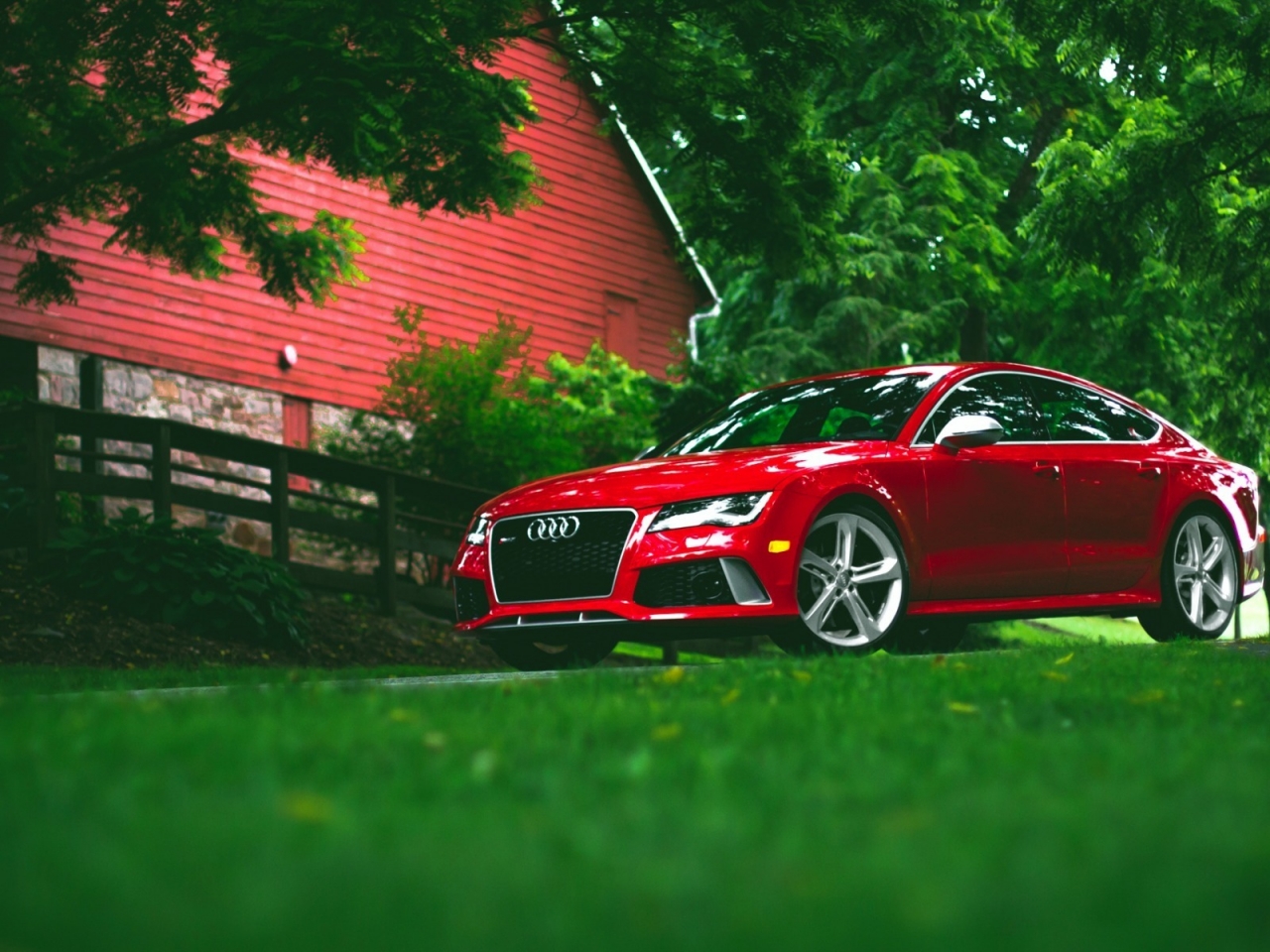 Red Audi RS7 for 1280 x 960 resolution