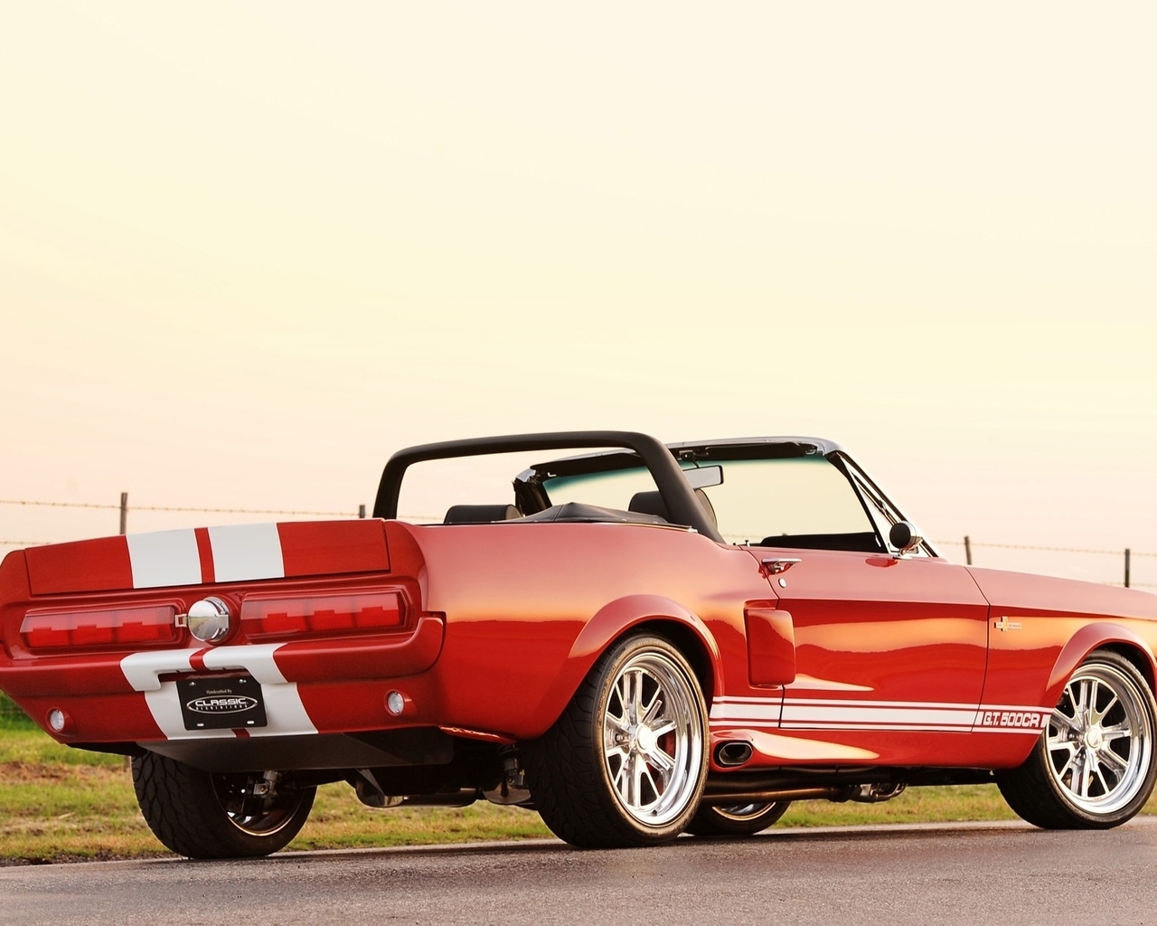Red Convertible Ford Mustang for 1280 x 1024 resolution