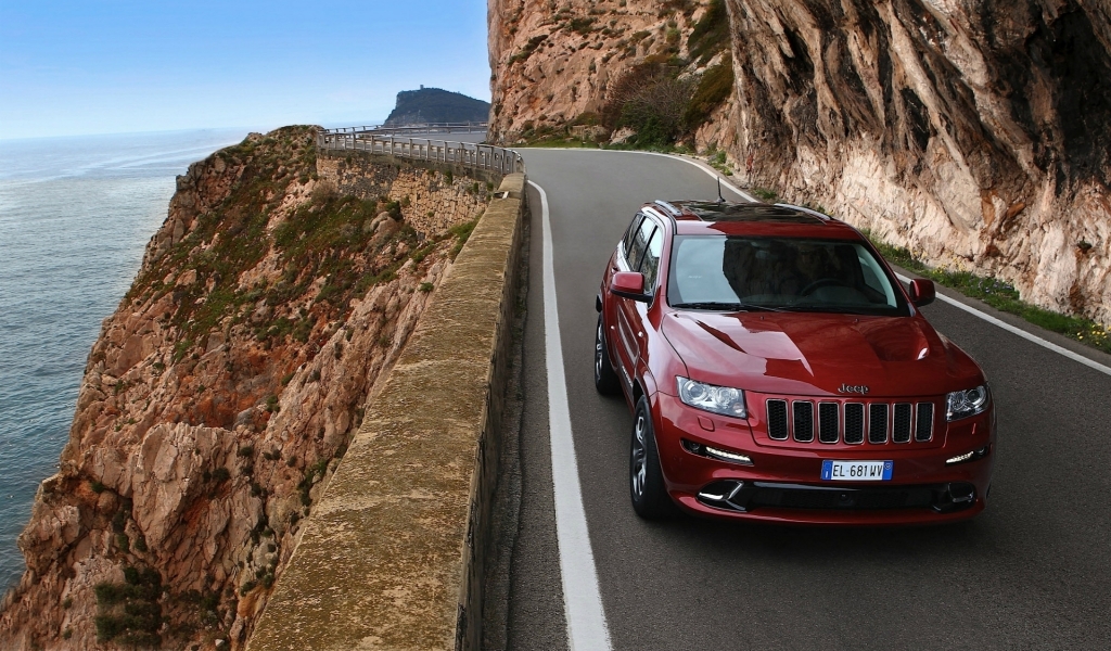 Red Jeep Grand Cherokee SRT8 for 1024 x 600 widescreen resolution
