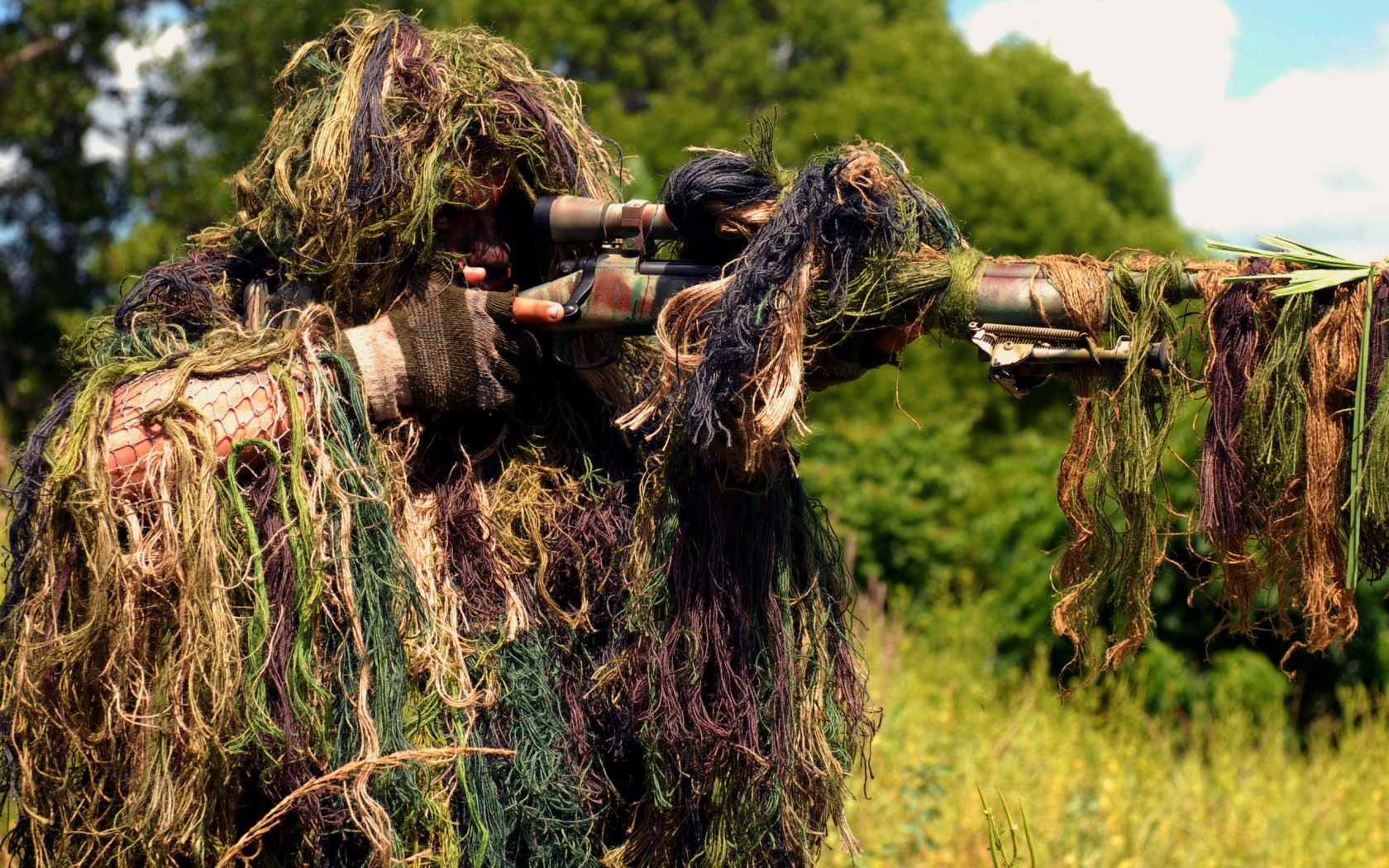 Rifle Man Camouflaged for 1680 x 1050 widescreen resolution