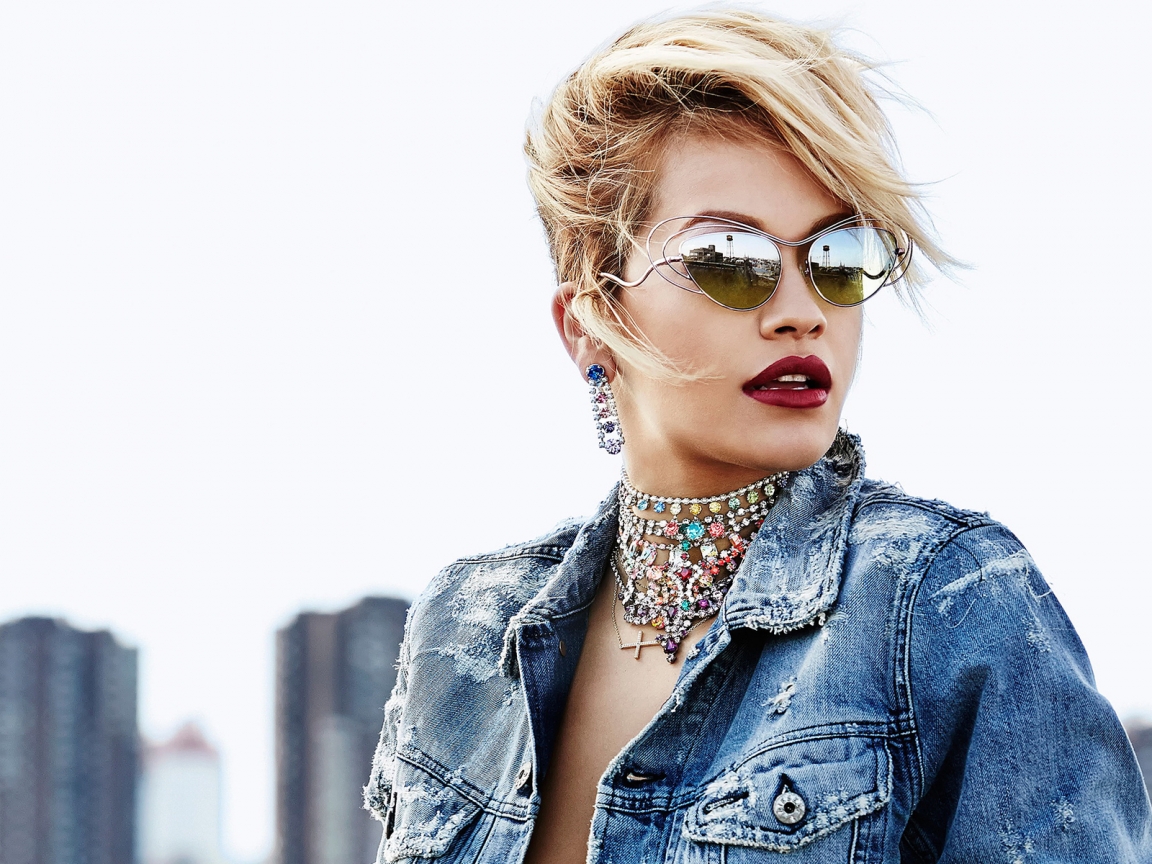 Rita Ora with Sunglasses for 1152 x 864 resolution
