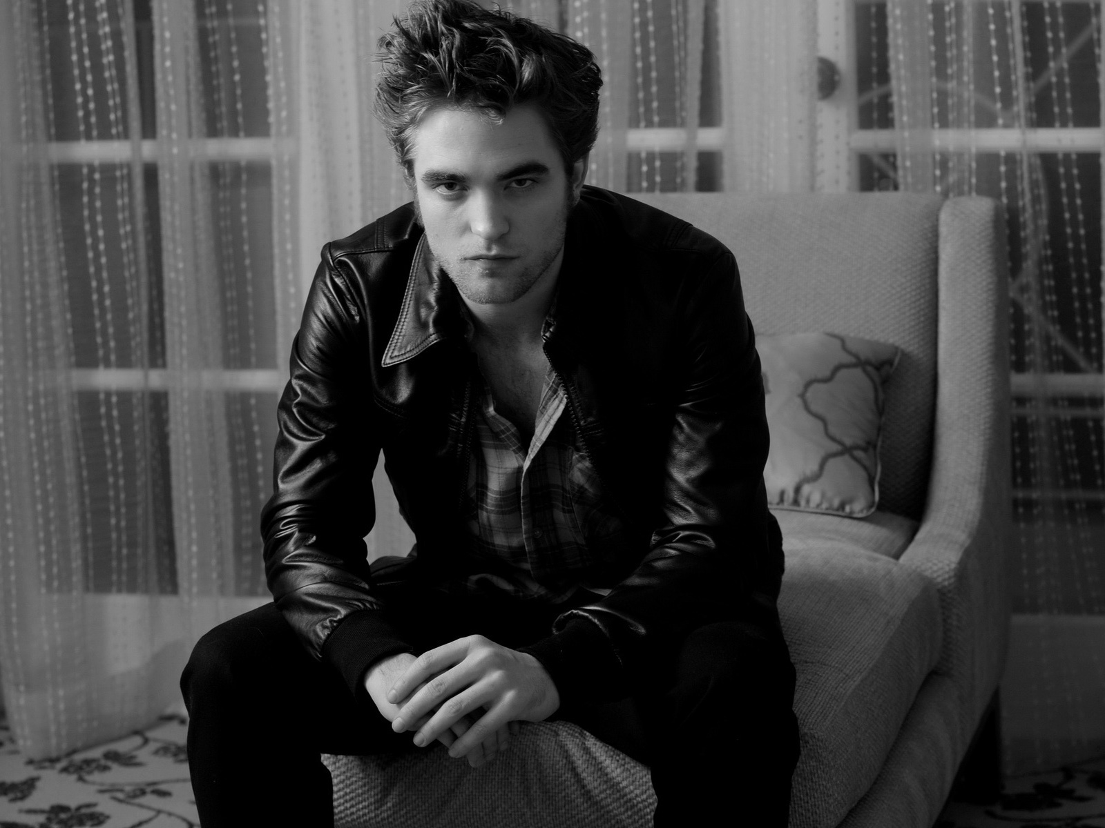Robert Pattinson Black and White for 1600 x 1200 resolution