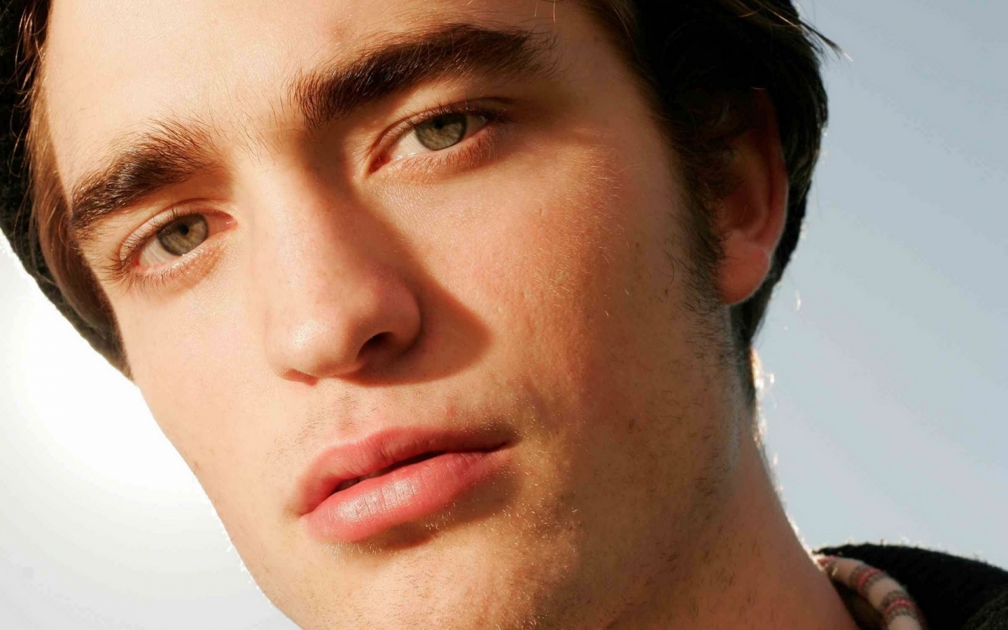 Robert Pattinson Close-up for 1440 x 900 widescreen resolution