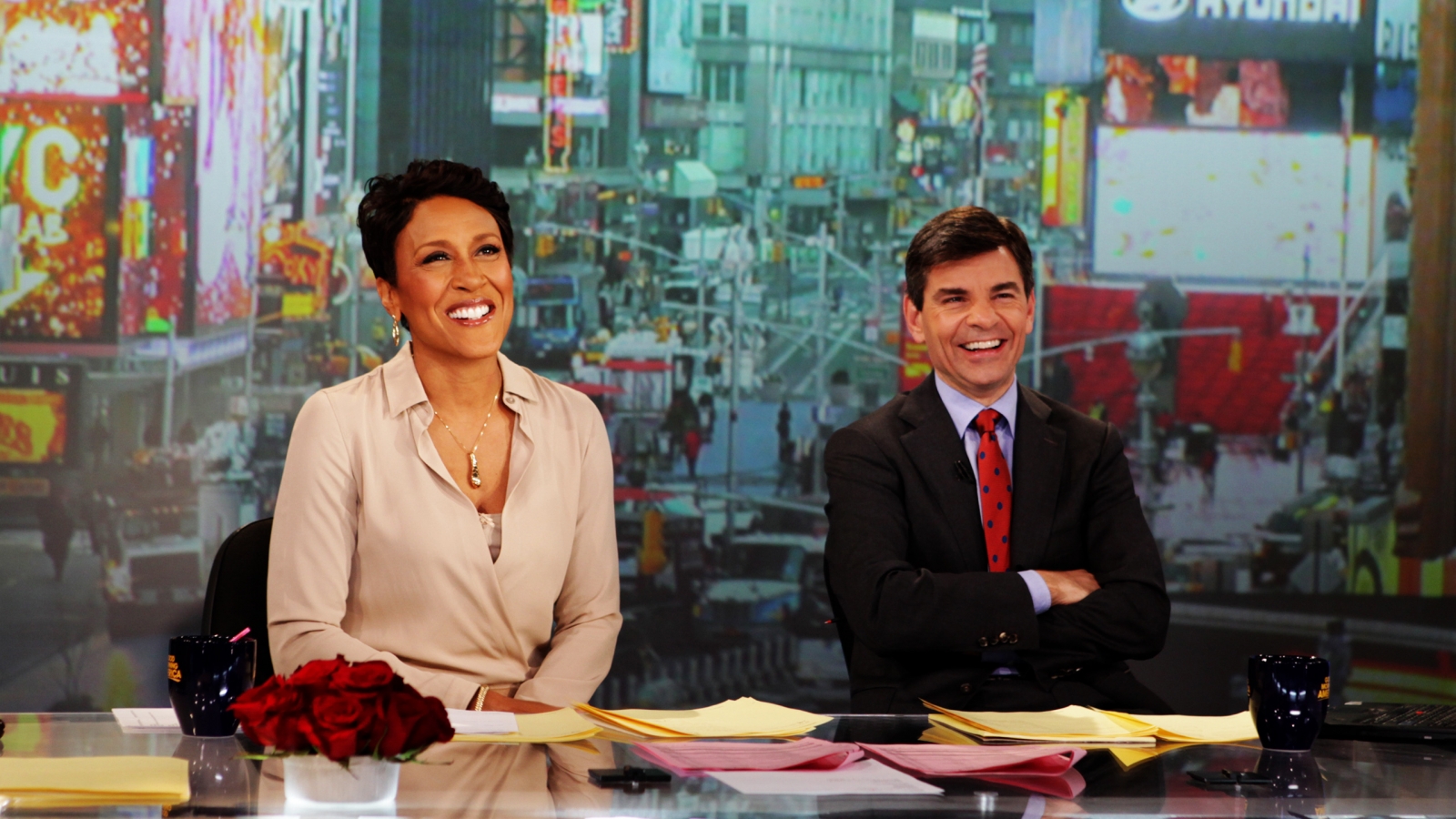 Robin Roberts and George Stephanopoulos for 1600 x 900 HDTV resolution