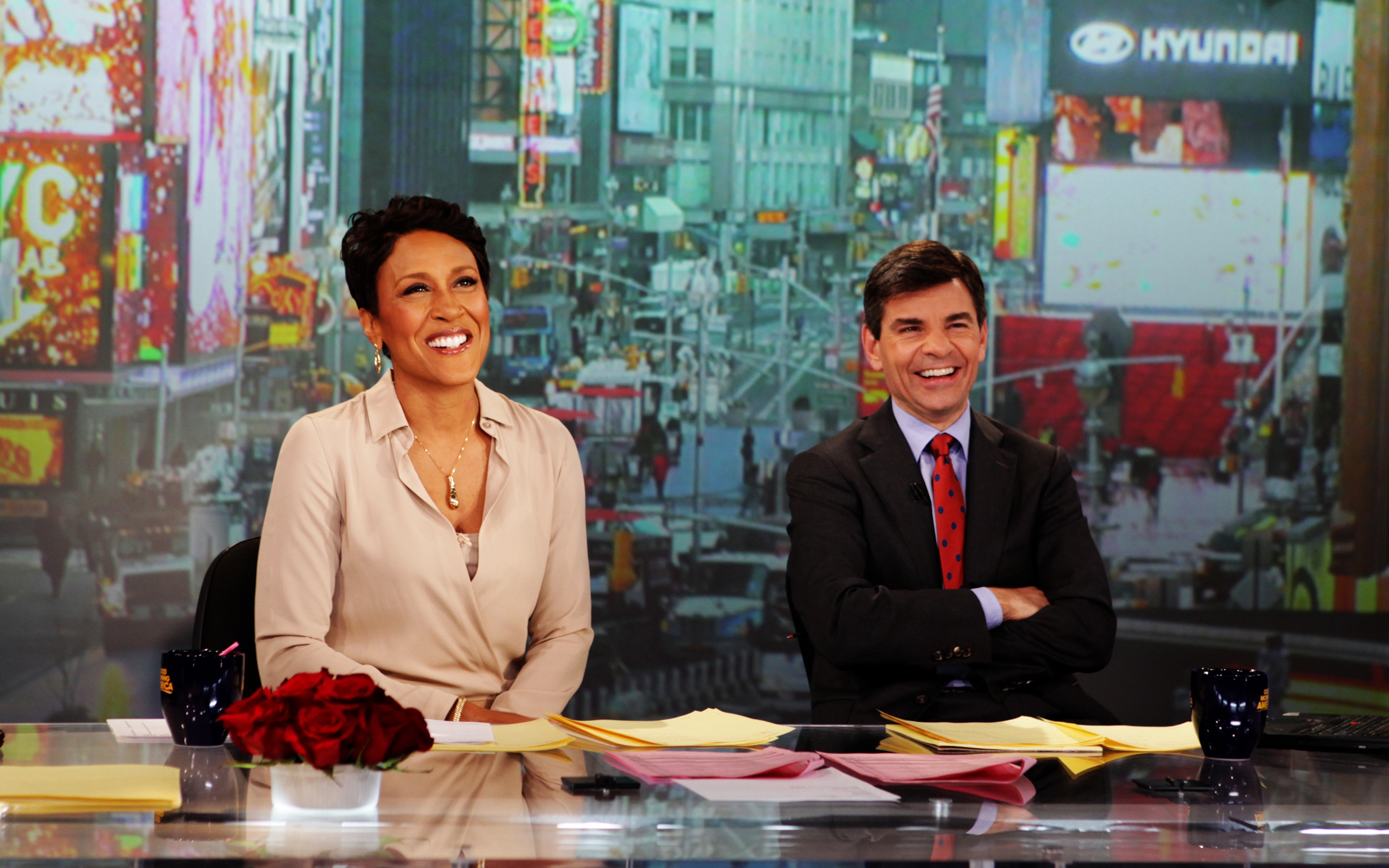 Robin Roberts and George Stephanopoulos for 2880 x 1800 Retina Display resolution