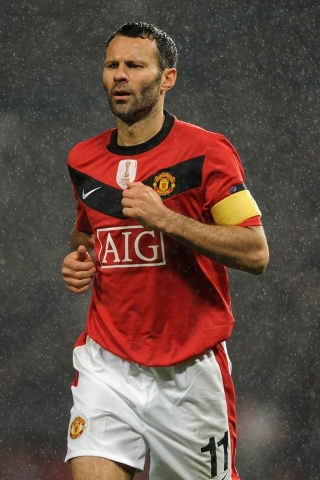 Ryan Giggs for 320 x 480 iPhone resolution
