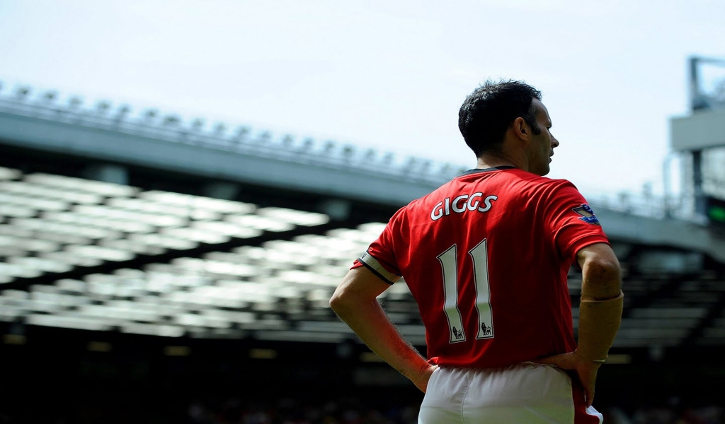 Ryan Giggs Back for 1024 x 600 widescreen resolution