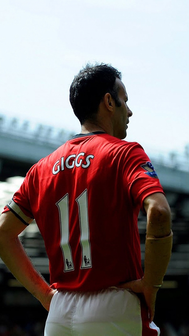 Ryan Giggs Back for 640 x 1136 iPhone 5 resolution