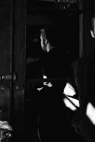 Ryan Thomas Gosling for 320 x 480 iPhone resolution