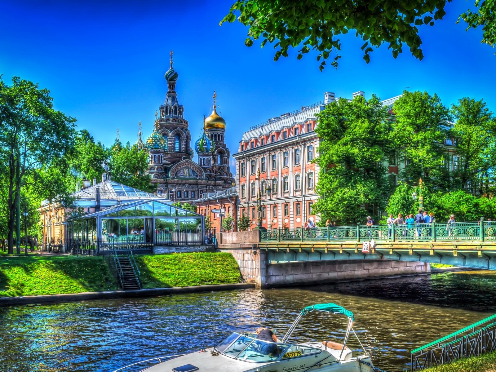 Saint Petersburg HDR  for 1600 x 1200 resolution
