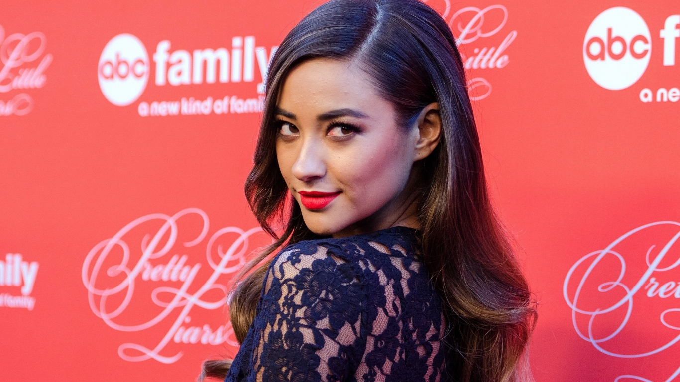 Shay Mitchell Lips for 1366 x 768 HDTV resolution