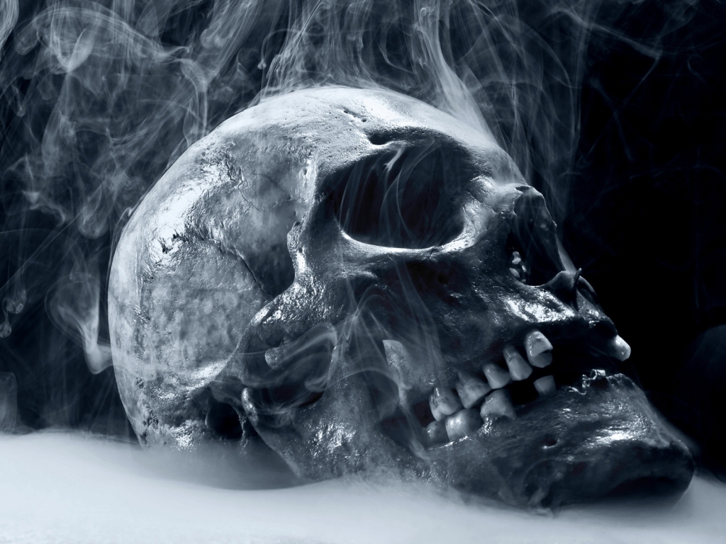 Skull Smoking for 1024 x 768 resolution