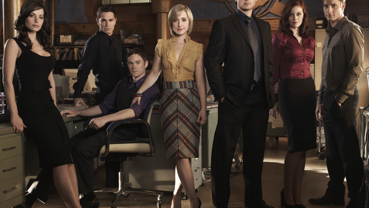 Smallville Cast for 1280 x 720 HDTV 720p resolution
