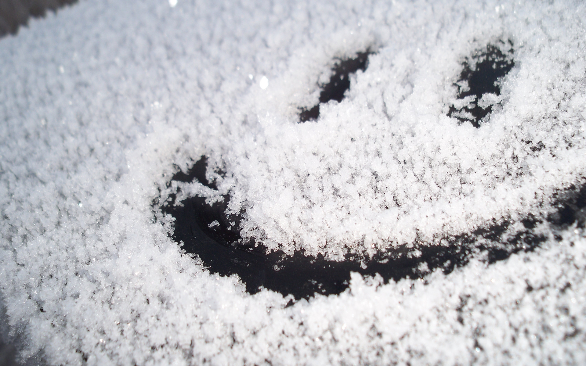 Smile Snow Face for 1920 x 1200 widescreen resolution