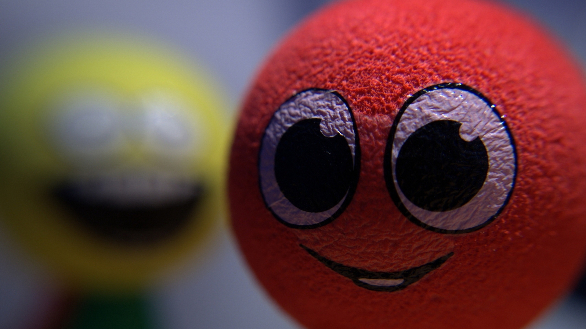Smiley Ball for 1920 x 1080 HDTV 1080p resolution