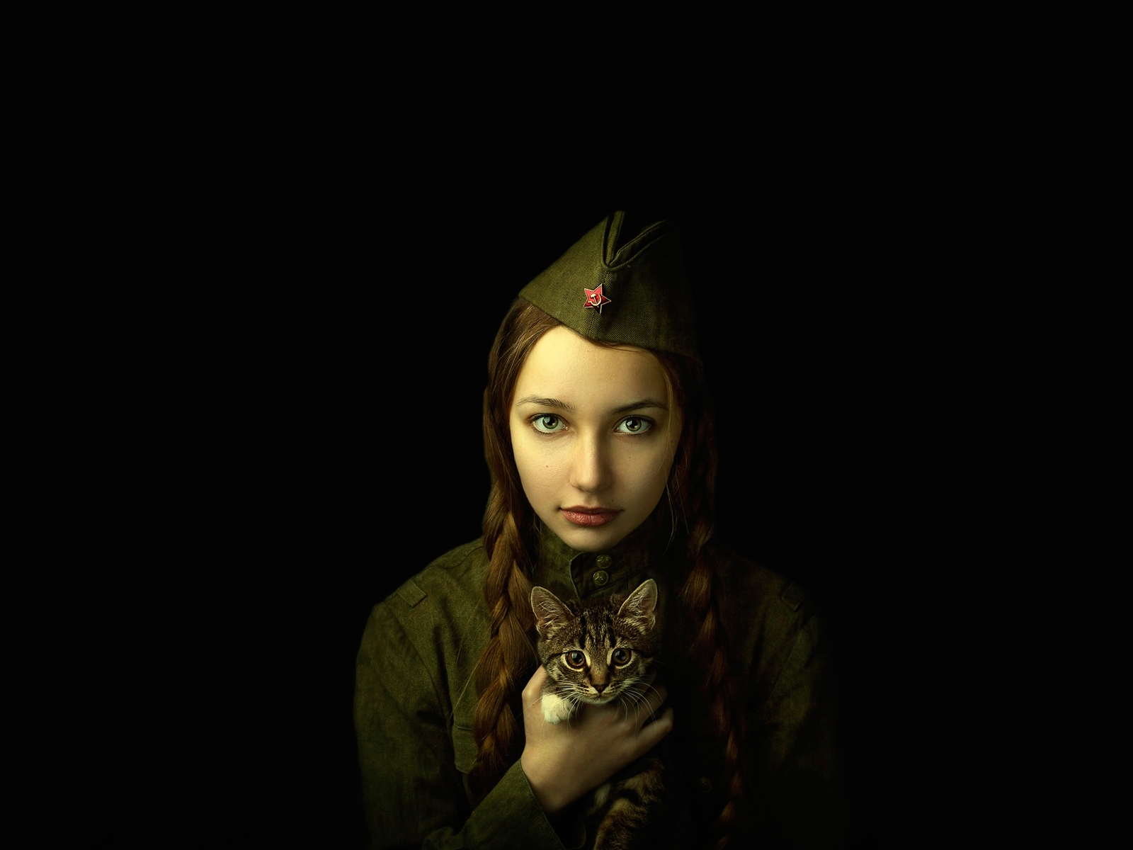 Soldier Girl Portrait for 1600 x 1200 resolution