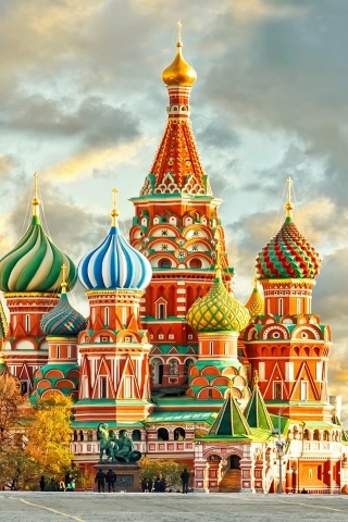 St. Basils Cathedral Moscow Kremlin for 320 x 480 iPhone resolution