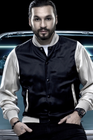 Steve Angello for 320 x 480 iPhone resolution
