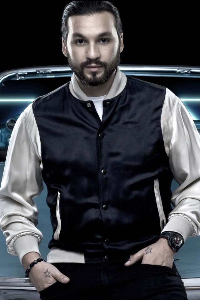 Steve Angello for 640 x 960 iPhone 4 resolution