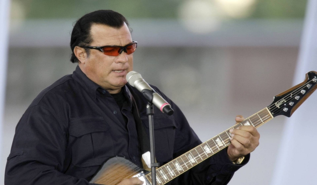 Steven Seagal Singing for 1024 x 600 widescreen resolution