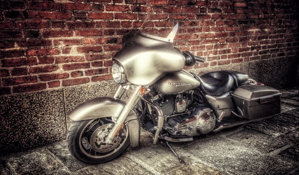 Stunning Old Harley Davidson for 1024 x 600 widescreen resolution